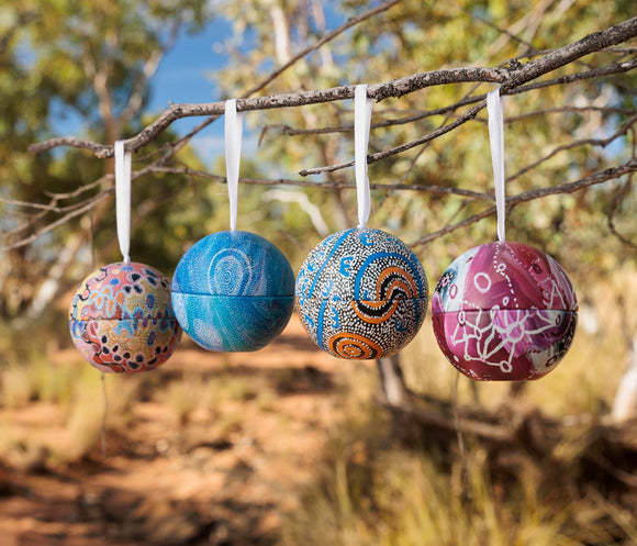 Gift Box with 4 x Aboriginal Art Christmas Bauble tins